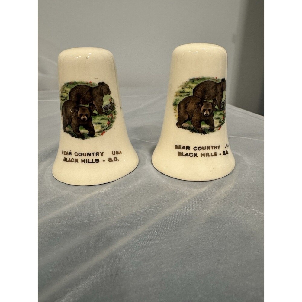 Vintage Bear Country Black Hills SD Salt & Pepper Shakers Brown Bear Souvenir